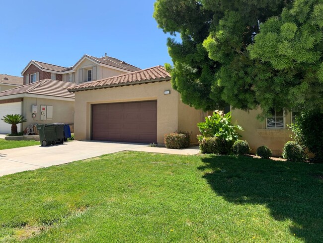 Building Photo - Spacious 3 Bed / 2 Bath Home in the Desira...