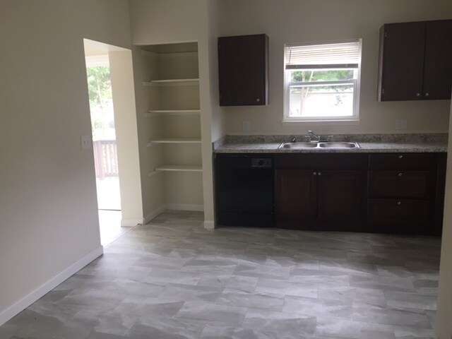 Building Photo - 626 Trenton Ave