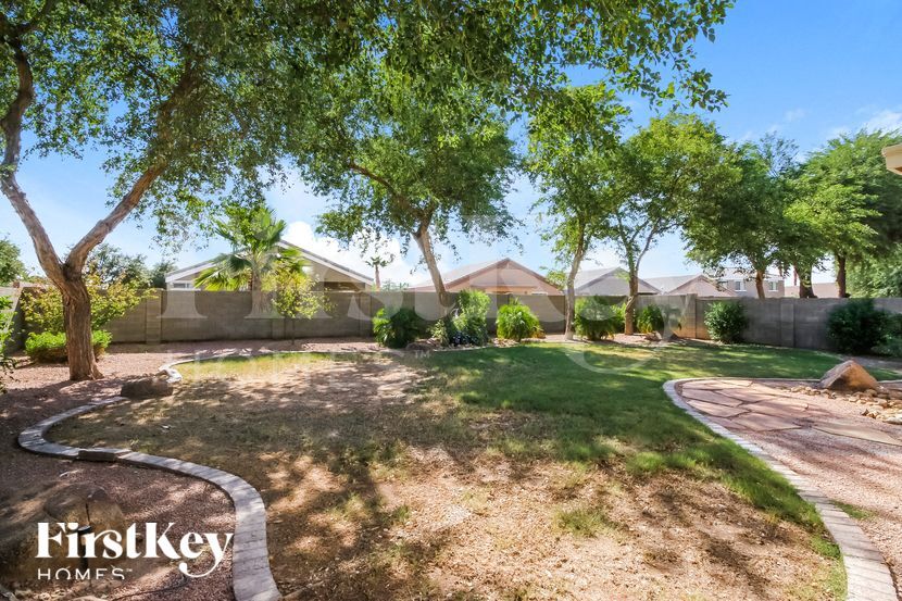 Building Photo - 39226 N Luke Cir