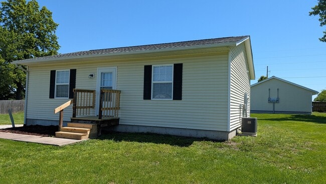 Building Photo - 604 Old Jefferson City Rd
