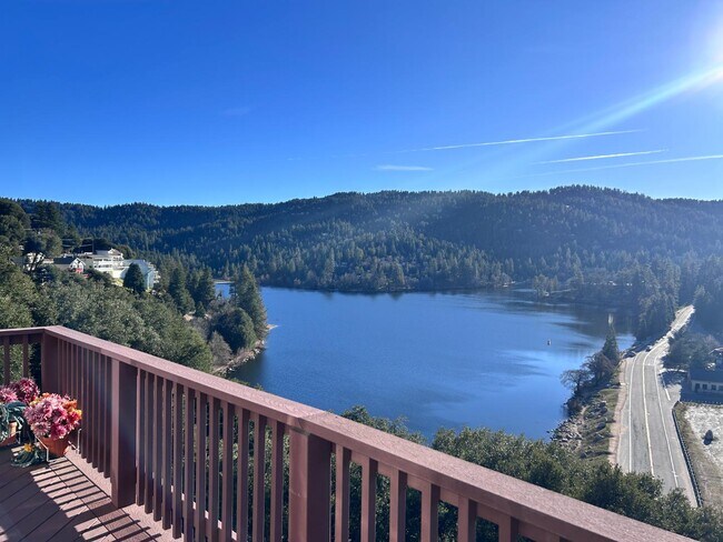 Building Photo - 262 Delle Dr