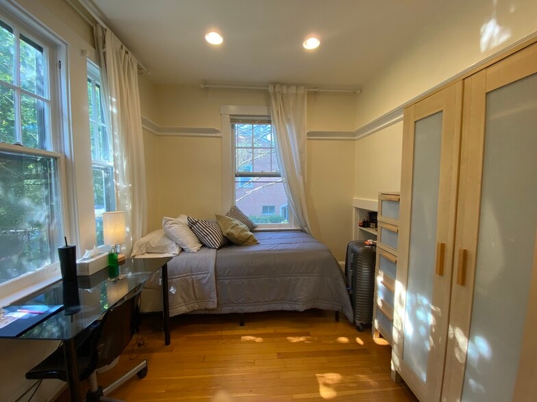 Building Photo - 5335 42nd Pl NW