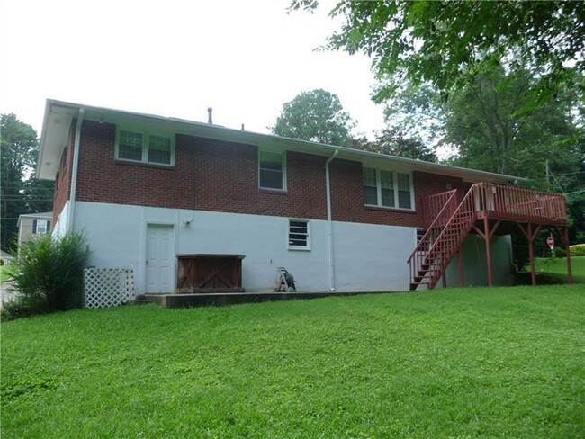 Building Photo - 3393 Shawnee Trail SE