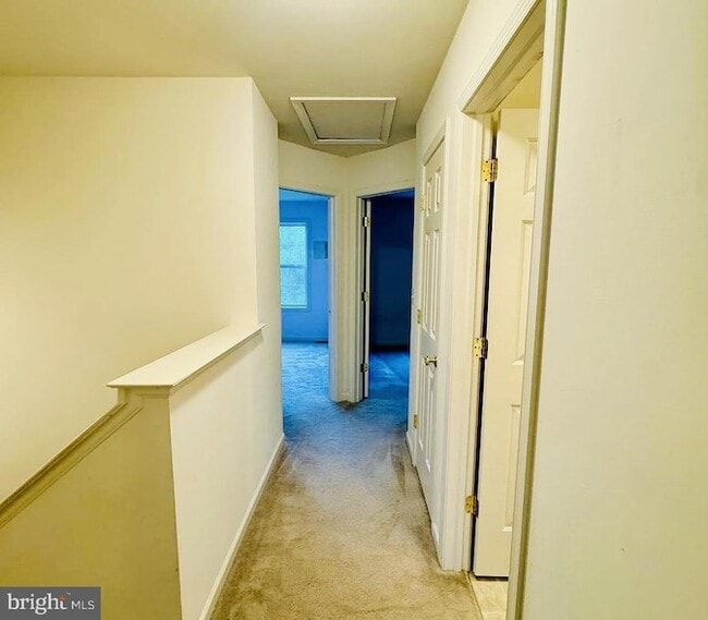 Building Photo - 184 Mapleton Dr