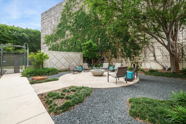 Building Photo - 3333 Allen Pkwy