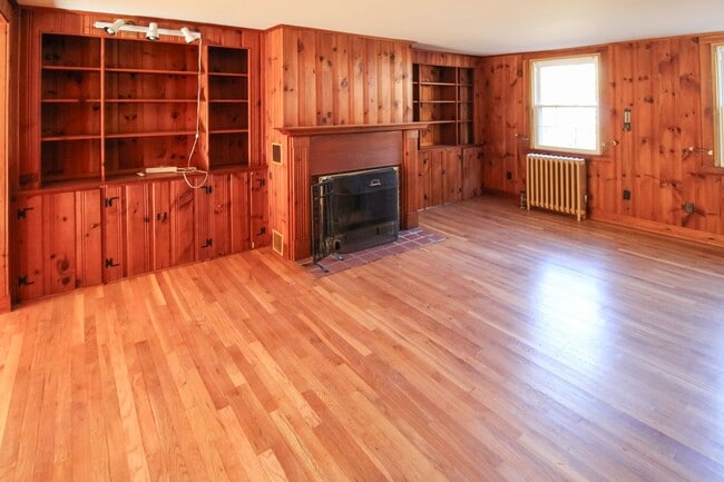 Building Photo - Beautiful 3-Bedroom Colonial on 1.3 Acres in Sought-After Eliot