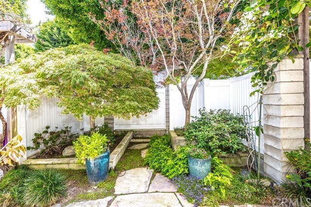 Building Photo - 3367 Roxanne Ave