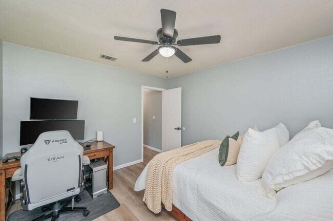 Building Photo - 512 Samana Way