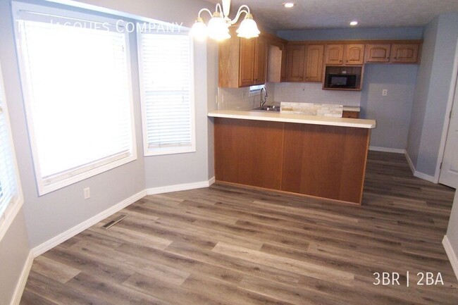 Building Photo - Very Clean 3 Bedroom 2 Bath 2 Car Garage i...