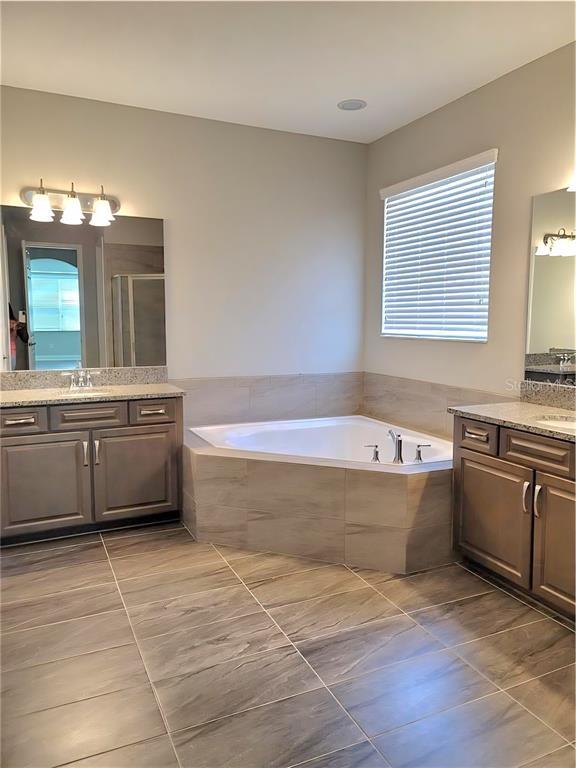 Building Photo - 1679 Via Lago Dr