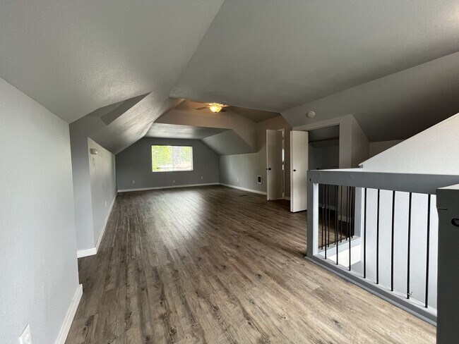 Building Photo - Three-Bedroom Home with Updated Kitchen & Vaulted Ceilings
