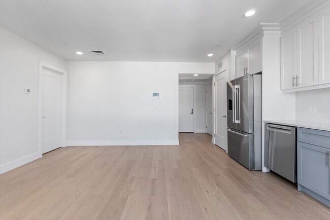 Building Photo - 301 Border St
