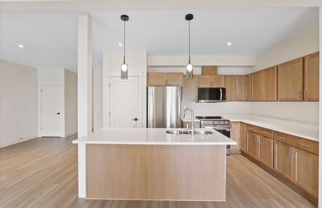 Building Photo - South Hill Townhomes