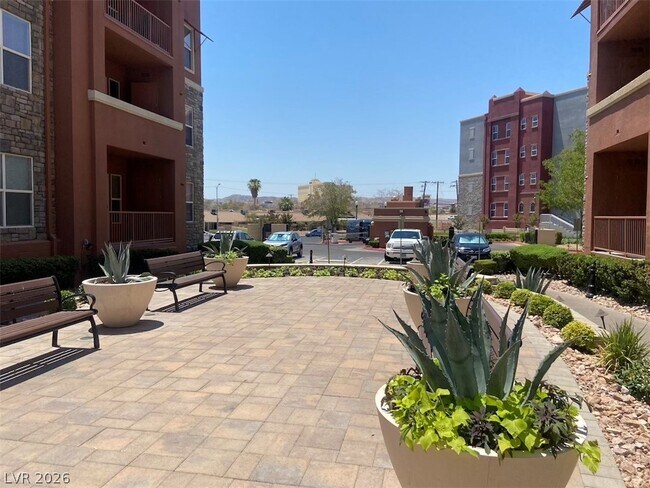 Building Photo - 20 E Serene Ave