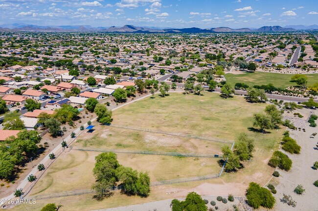 Building Photo - 9941 W Tonopah Dr