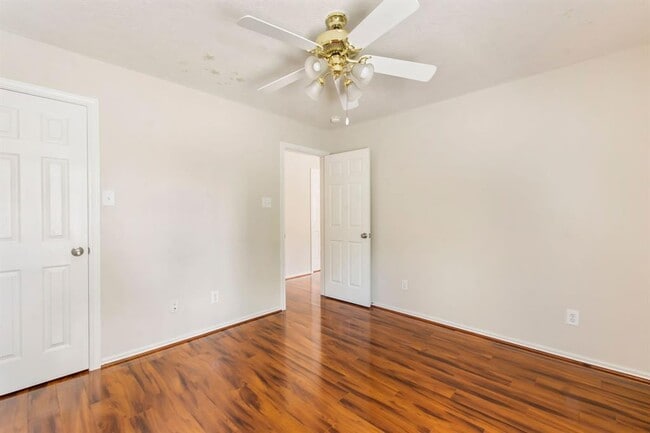 Building Photo - 55 N Queenscliff Cir