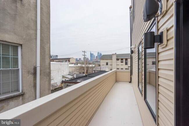 Building Photo - 1128 S 13th St
