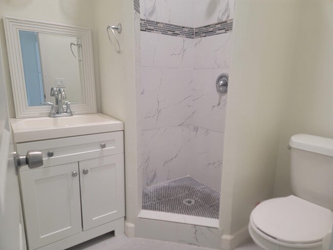 Building Photo - 6540 Grande Bay