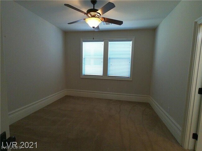 Building Photo - 496 Via Palermo Dr