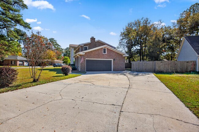 Building Photo - 8081 Kittery Ave