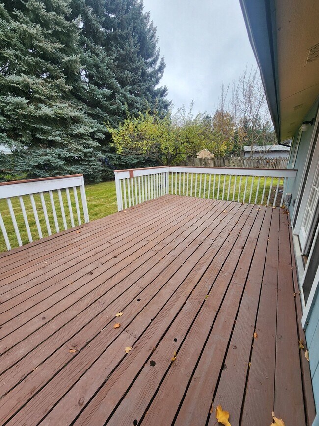 Building Photo - Very Large 3BR, 3BTH, Full Basement, Near Black Bay Park in Post Falls