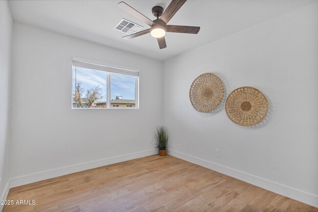 Building Photo - 109 W Kinderman Dr