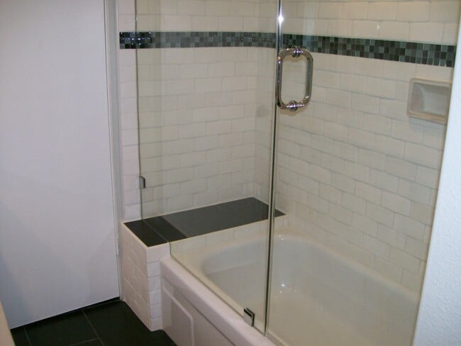 Building Photo - 35032 Mission Hills Dr