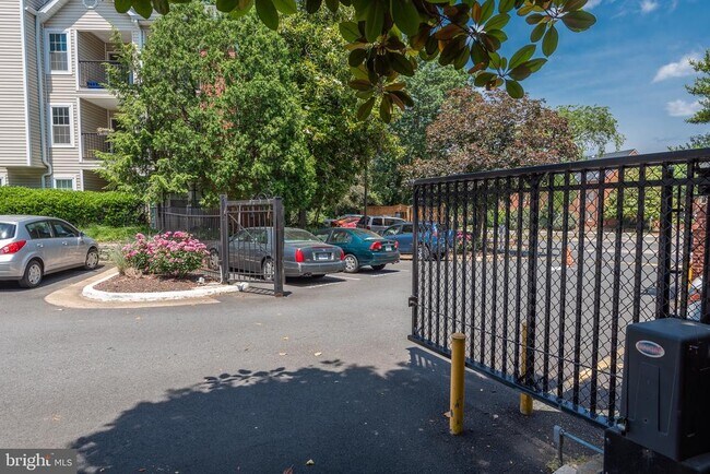 Building Photo - 3310 Wyndham Cir