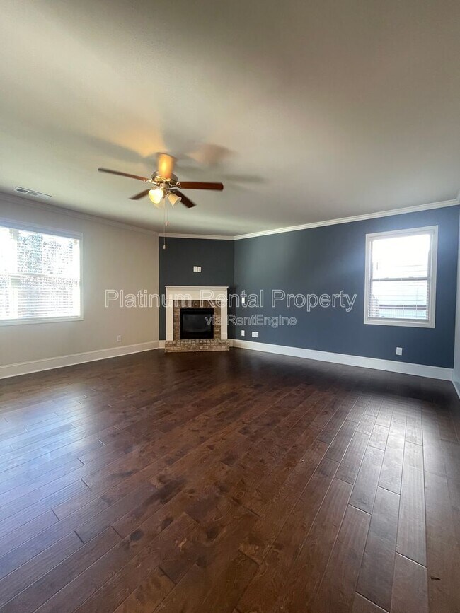 Building Photo - 4425 Huron Dr