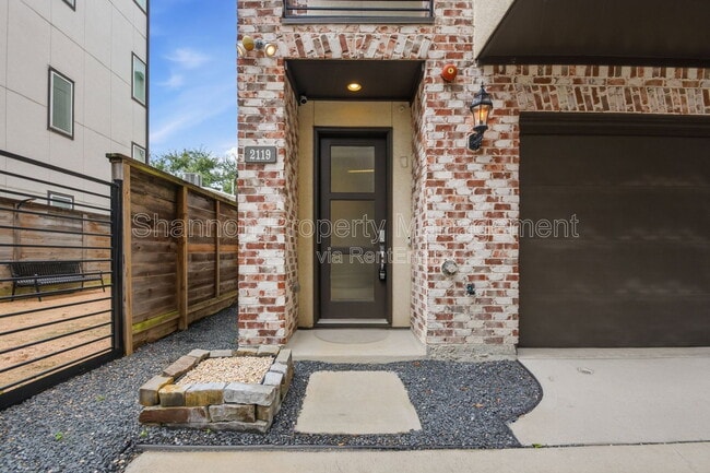 Building Photo - 2119 Taft St