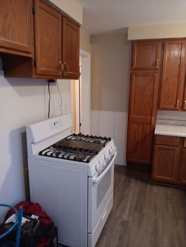 Building Photo - Newly remodeled 2 bedroom house with basem...