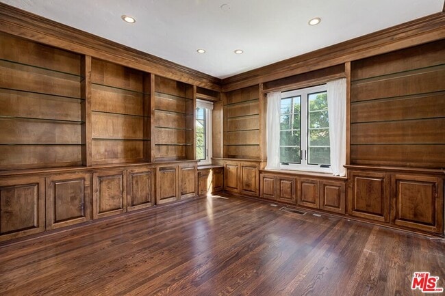 Building Photo - 1304 San Vicente Blvd