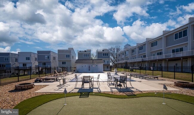 Building Photo - 308 Douglas Ave