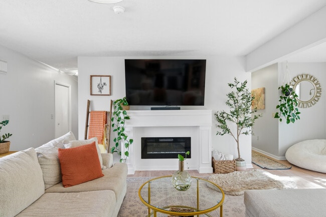 Building Photo - 1005 Redbud Rd