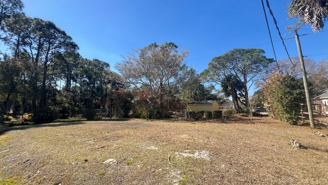 Building Photo - Spacious 4BR Home with Well Water, Pet-Friendly & No HOA