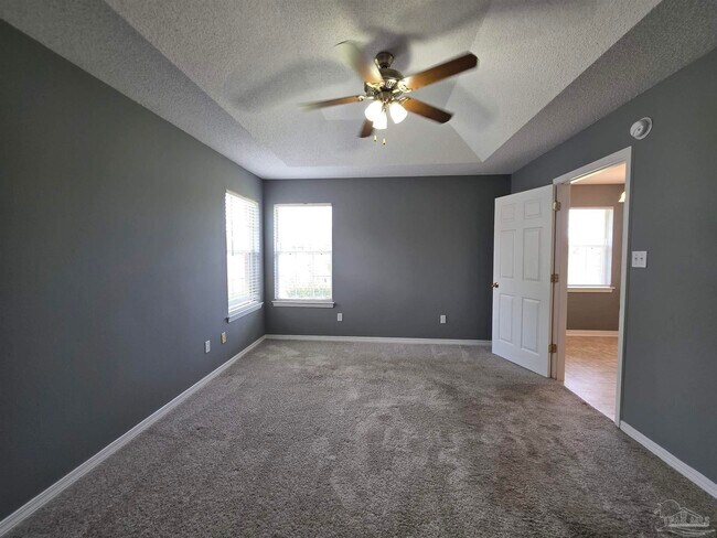 Building Photo - 6024 Yellow Rose Dr