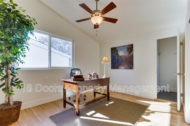 Building Photo - 5318 Saxon St