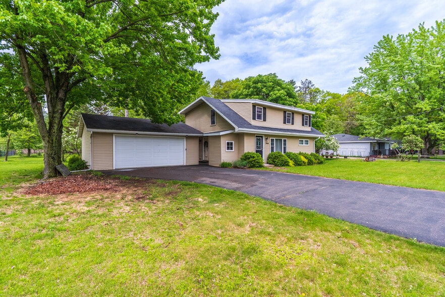 Building Photo - 226302 Swan Ave