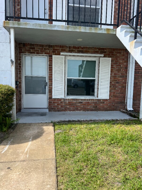 Building Photo - 190 E Olmstead Dr