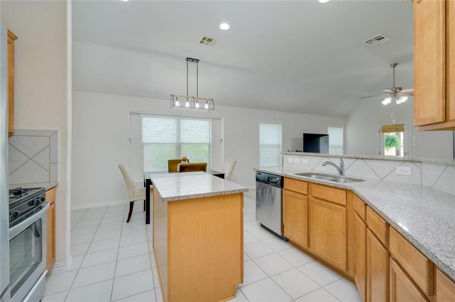 Kitchen - 1004 Dyer Creek Pl