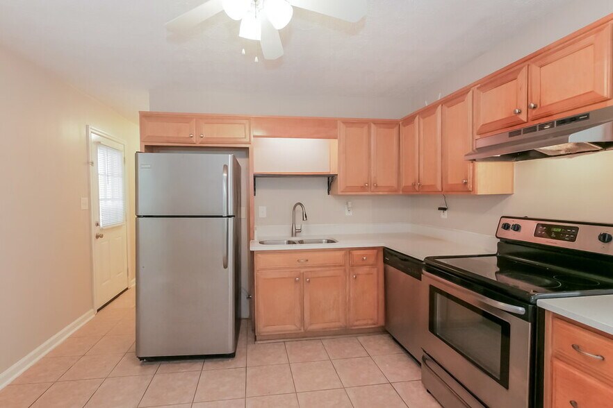 Building Photo - 8872 Channing Dr