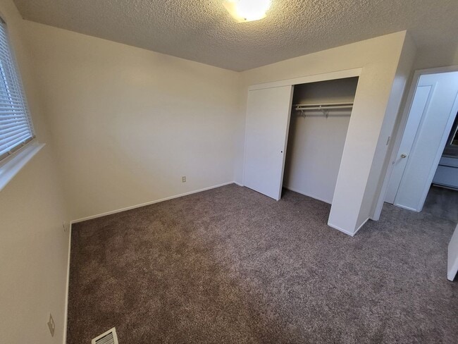 Building Photo - 4993 August Dr