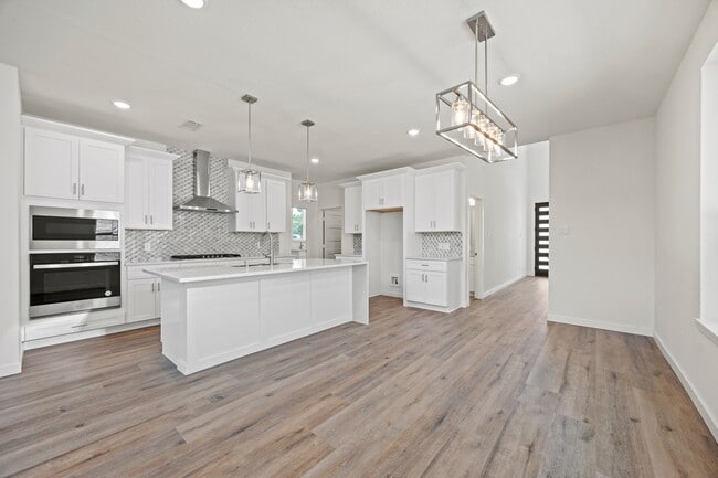 Building Photo - 220 E Park Dr
