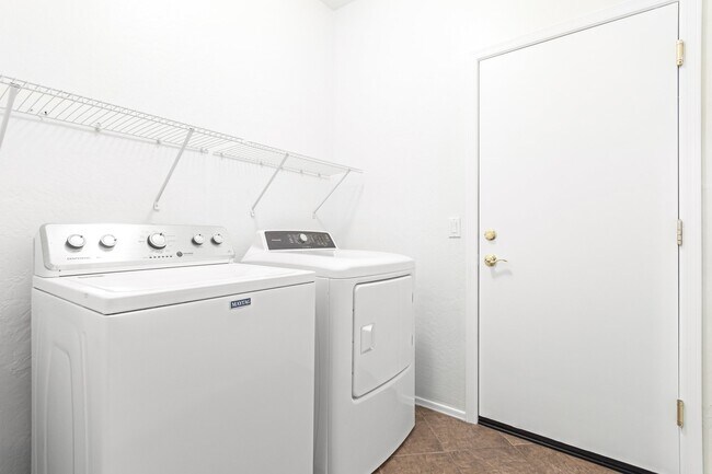 Building Photo - 4384 E Cherry Hills Dr