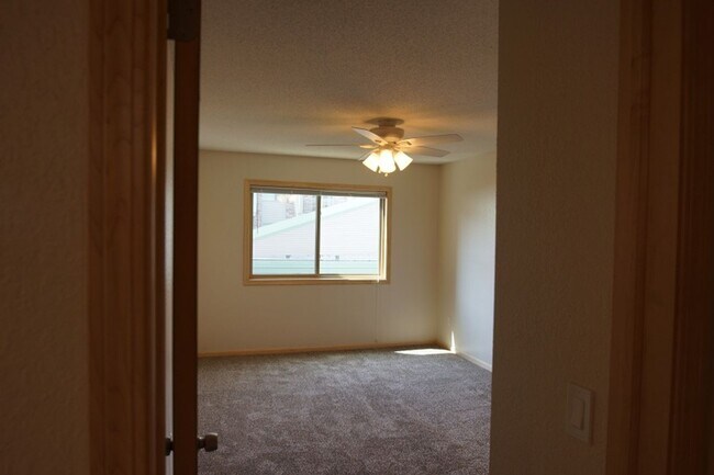 Building Photo - Remodeled 1BR Walk In Closet