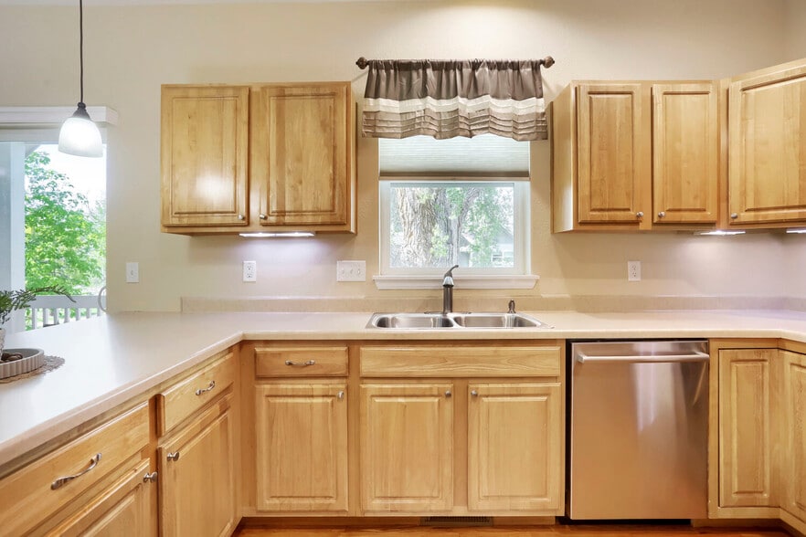 Kitchen - 2261 Watersong Cir