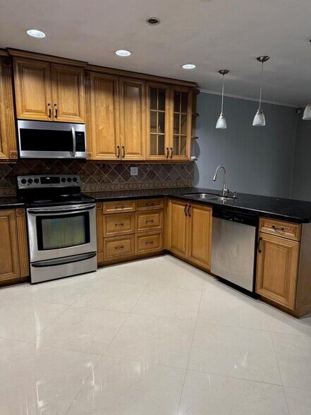 Primary Photo - 11050 NW 36th St