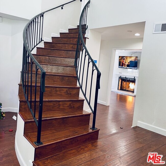 Building Photo - 11158 Newcastle Ave