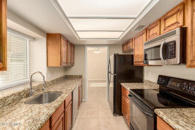 Building Photo - 3329 E Siesta Ln