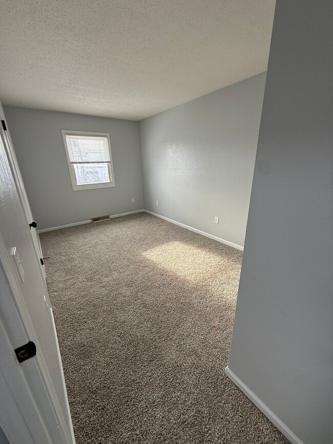 Building Photo - 6755 Woodlake Dr